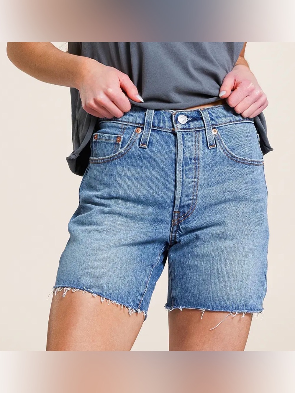 Levi’s NWT 501 Mid-Thigh Short Size 31